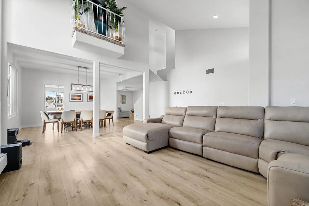 https://cdn.realtyfeed.com/cdn/127/306665383/acb54b041802d5bf0f20a7e076fb86e8.webp