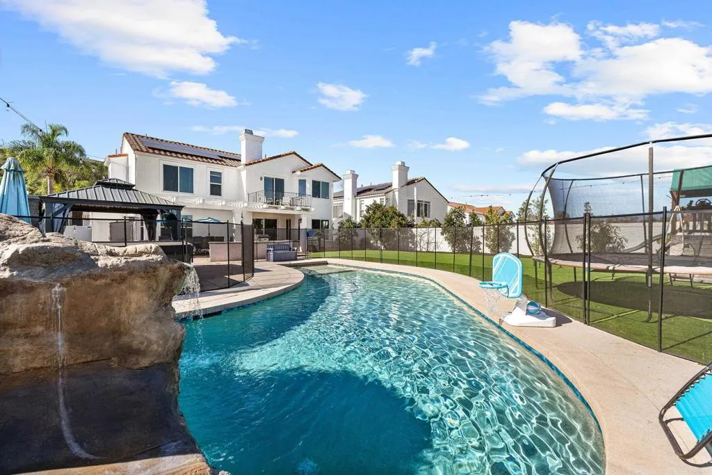 https://cdn.realtyfeed.com/cdn/127/306665383/c4a64af998807719c16a4f2042e489c7.webp