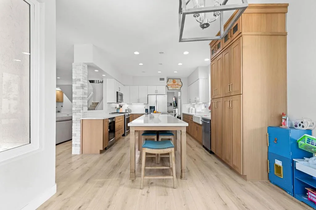 https://cdn.realtyfeed.com/cdn/127/306665383/e31b3668610022baa3fce27400d9517d.webp