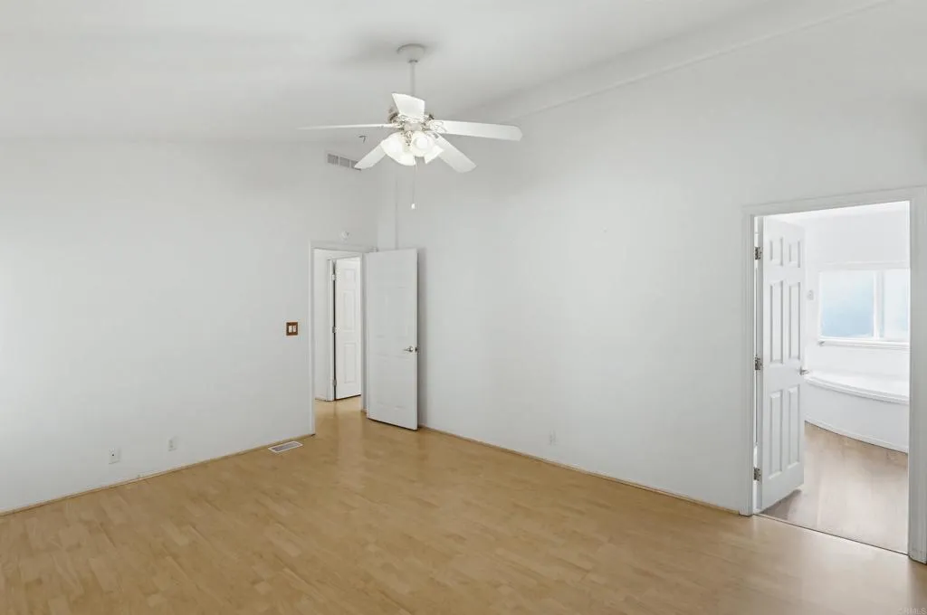 https://cdn.realtyfeed.com/cdn/127/306665529/827dd485e17deda5aa620f1ceaaad941.webp