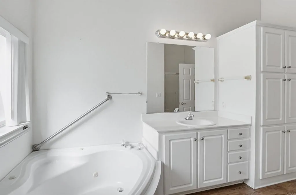 https://cdn.realtyfeed.com/cdn/127/306665529/b48a5adca7fc4e45969adb61b4b96761.webp