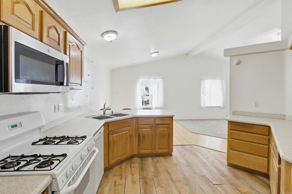 https://cdn.realtyfeed.com/cdn/127/306665529/e412bc367fcfaa39139742b2728348e1.webp