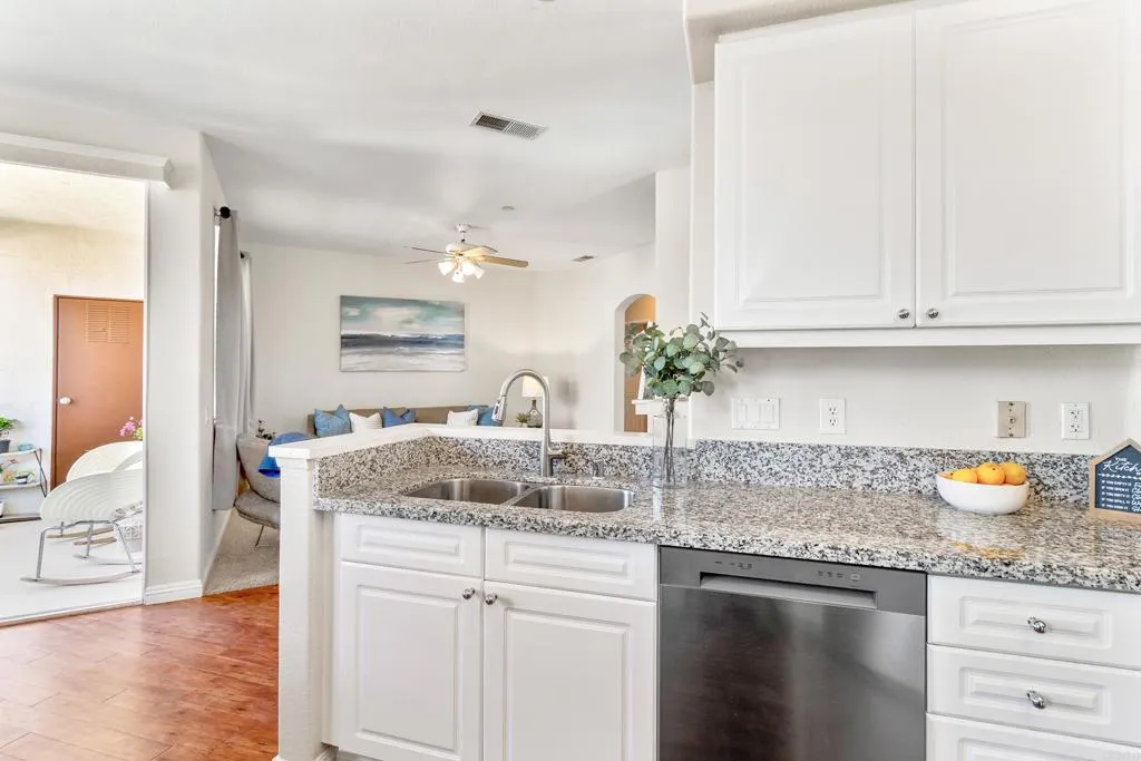 https://cdn.realtyfeed.com/cdn/127/306665572/194f77b1121f76503646a2cd3088e887.webp