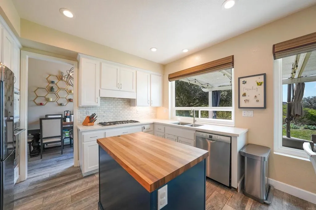 https://cdn.realtyfeed.com/cdn/127/306665574/31f076c687aa07900aea10a0b1b729e1.webp