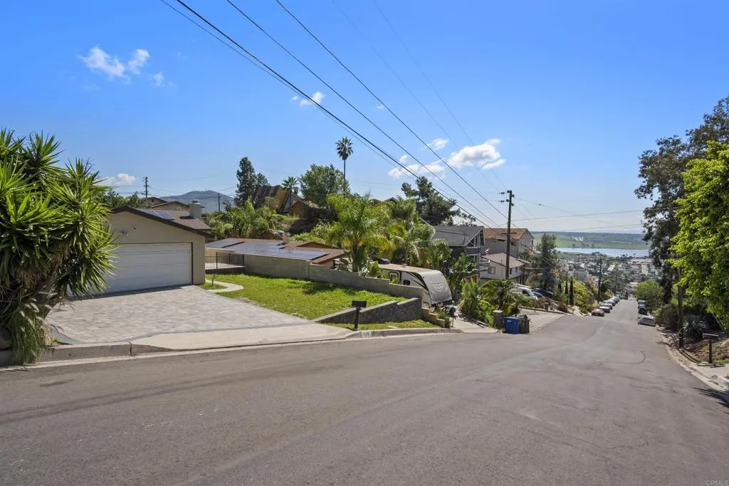 https://cdn.realtyfeed.com/cdn/127/306665592/d8cc8040677253c27a11d8e9273effd2.webp