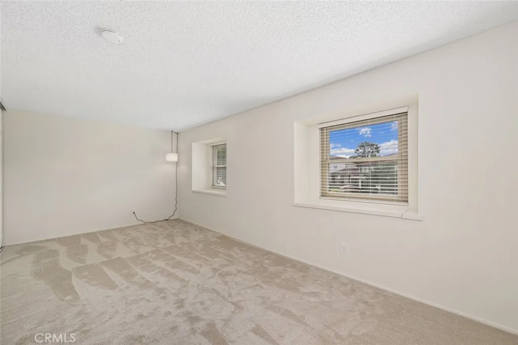 https://cdn.realtyfeed.com/cdn/127/306665607/a7f1a50438847b0ef3cd58a023ec140c.webp
