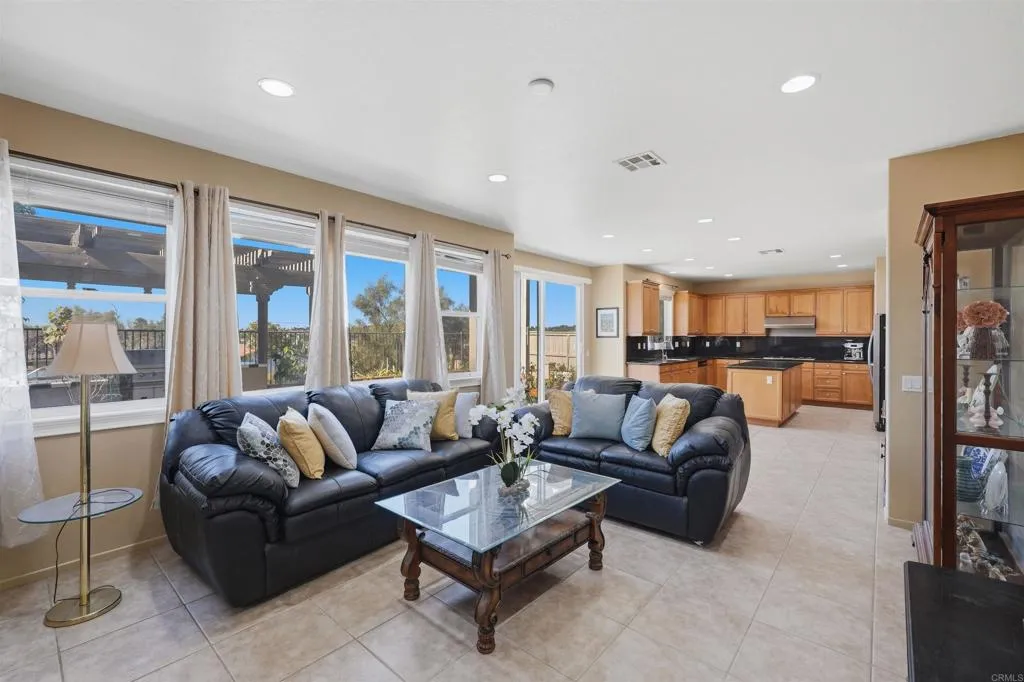 https://cdn.realtyfeed.com/cdn/127/306665619/1b3ea5597369d08b7999e7e959e33349.webp