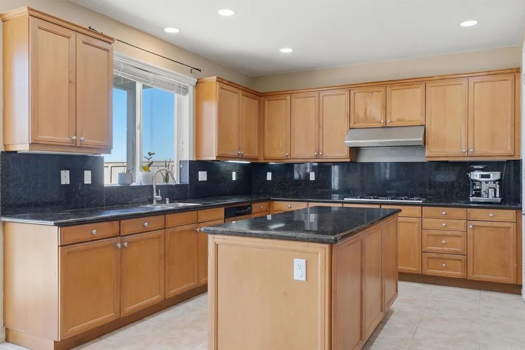 https://cdn.realtyfeed.com/cdn/127/306665619/61cfa25a4576b0b0c7801b45f63aa345.webp