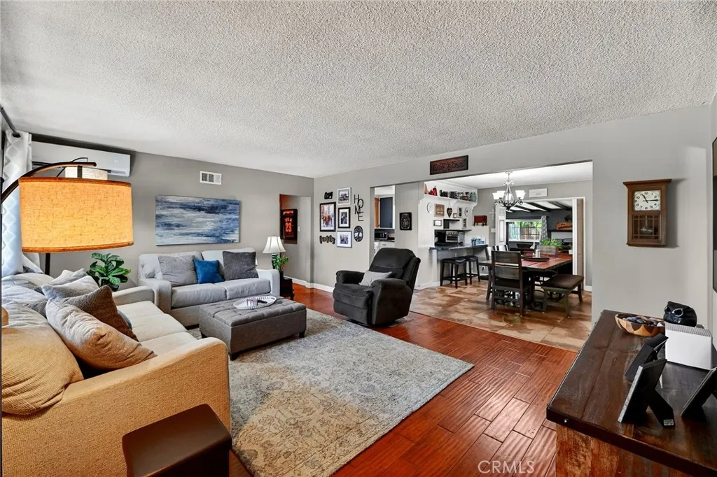 https://cdn.realtyfeed.com/cdn/127/306665651/930522d02081cbb1778d794af40c260b.webp