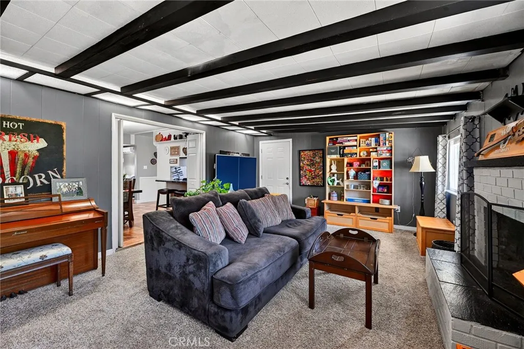 https://cdn.realtyfeed.com/cdn/127/306665651/bf200b7e09614caaff4fb45abf1498a8.webp