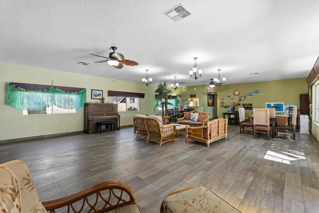 https://cdn.realtyfeed.com/cdn/127/306665685/9291ccf2beb848ad96100057c13ccf09.webp