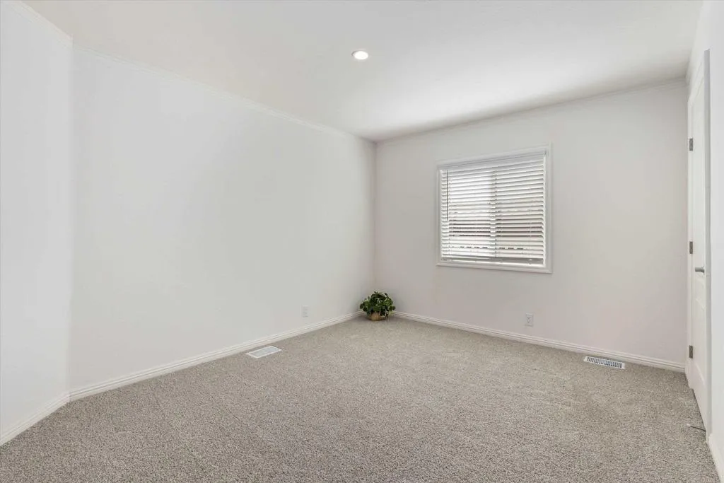 https://cdn.realtyfeed.com/cdn/127/306665685/ca903f871efd5f5c7093e440d7396ad8.webp