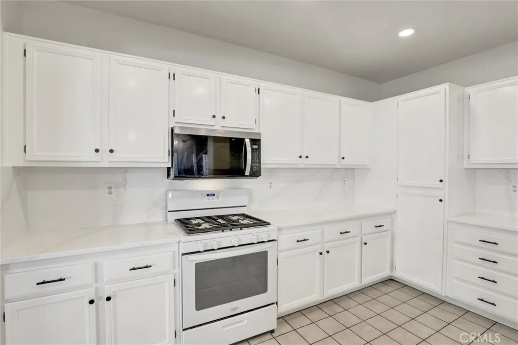 27 Ohio, Irvine, CA, 92606