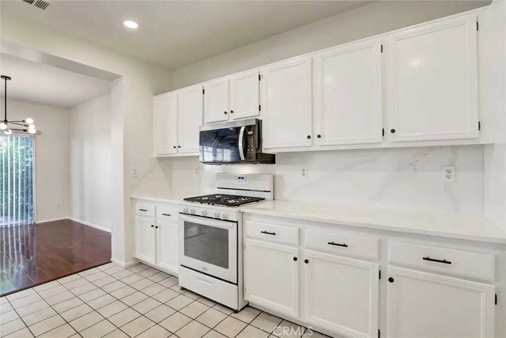 27 Ohio, Irvine, CA, 92606