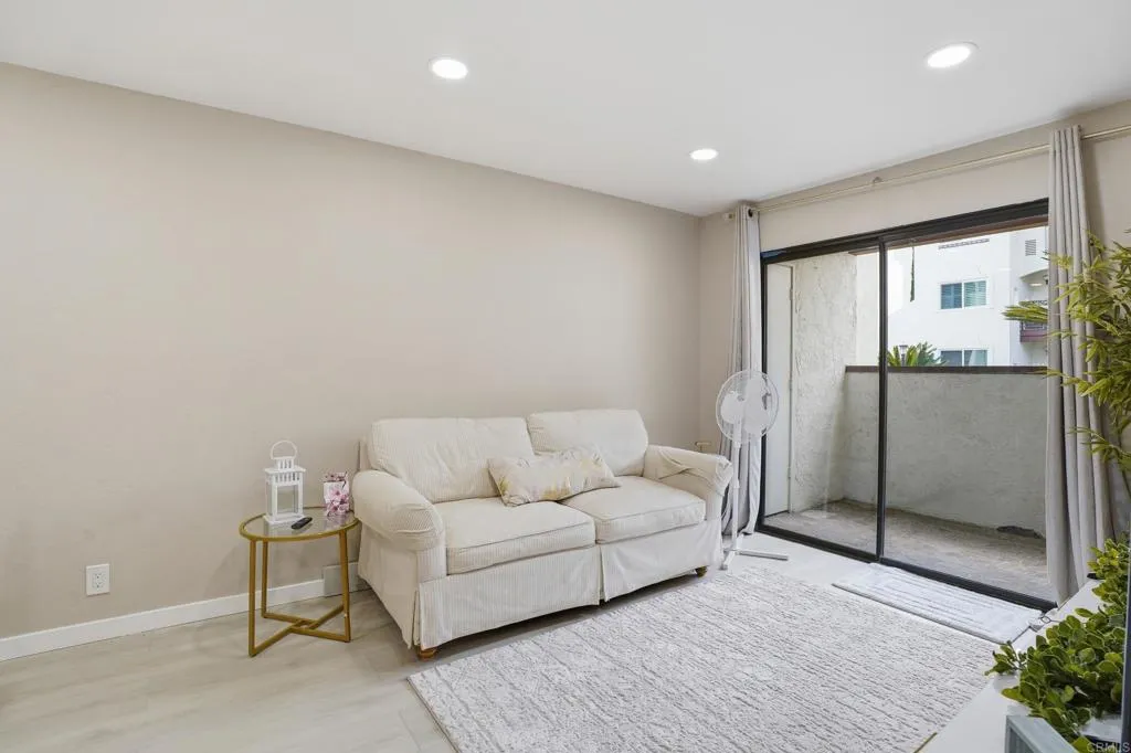 6350 Genesee Ave UNIT 107, San Diego, CA, 92122
