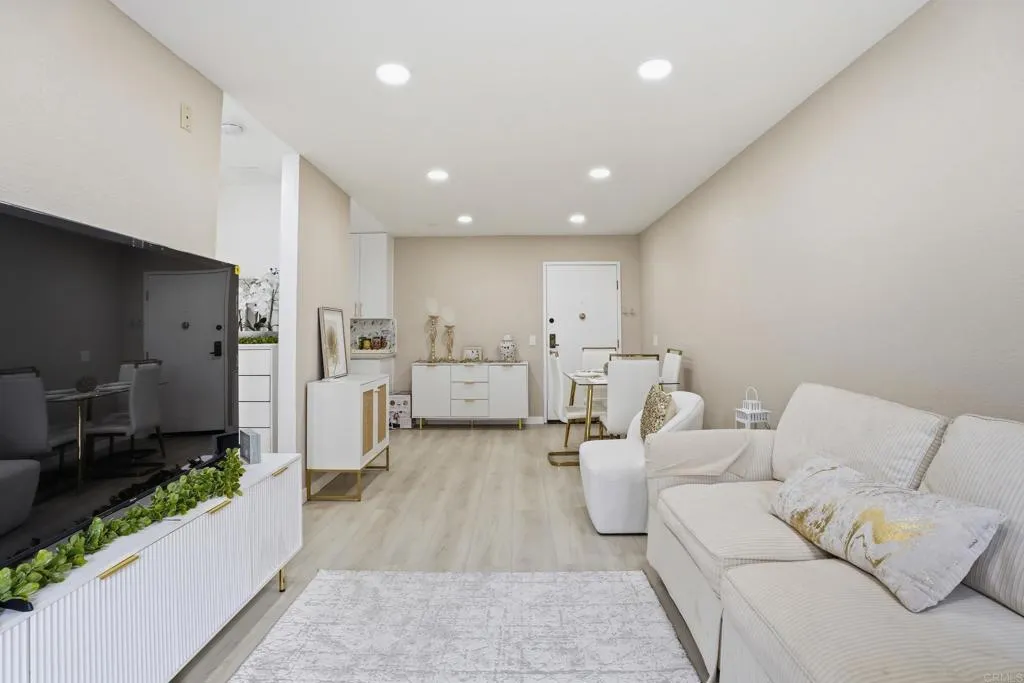 6350 Genesee Ave UNIT 107, San Diego, CA, 92122