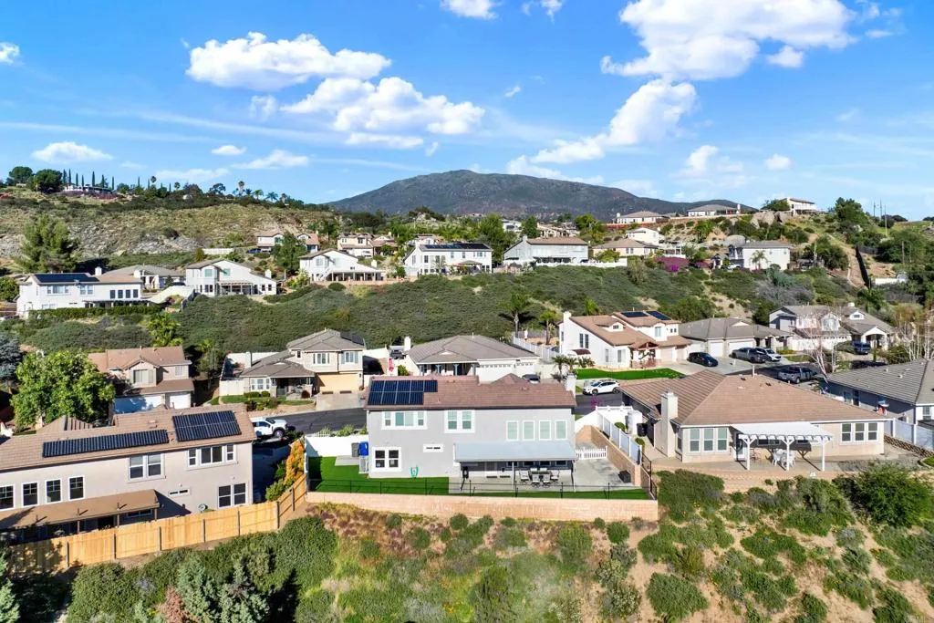 https://cdn.realtyfeed.com/cdn/127/306665777/6afe12605c36f8ad7984ff8f348673de.webp