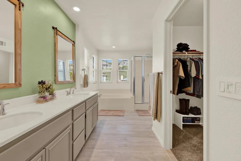https://cdn.realtyfeed.com/cdn/127/306665777/79c620b7328faac76e3144228268cb65.webp