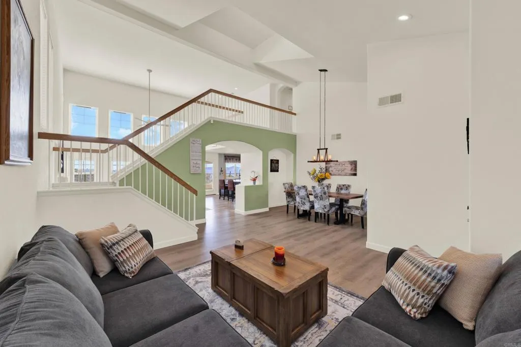 https://cdn.realtyfeed.com/cdn/127/306665777/7bca0da59495828c366db81d08d5c12a.webp