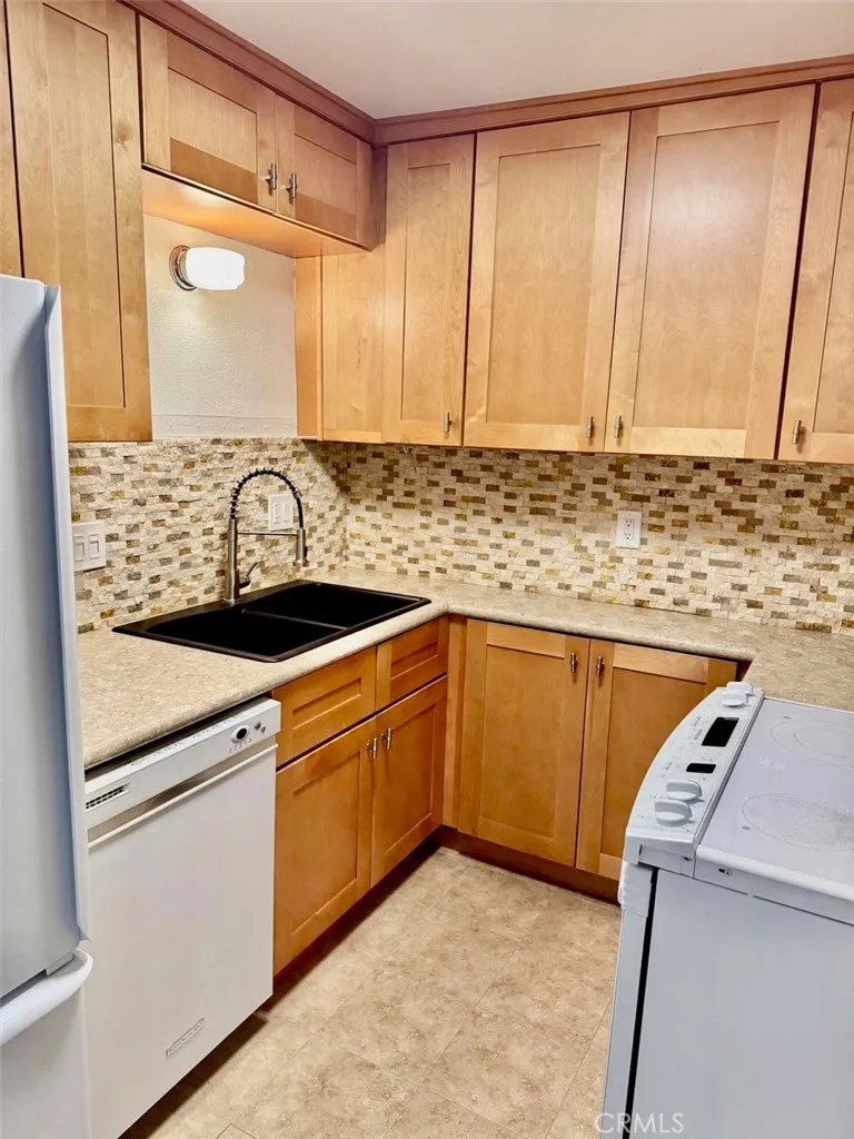 https://cdn.realtyfeed.com/cdn/127/306665791/7f0492a9ed9cd3b60e2bc1320ad69fcc.webp