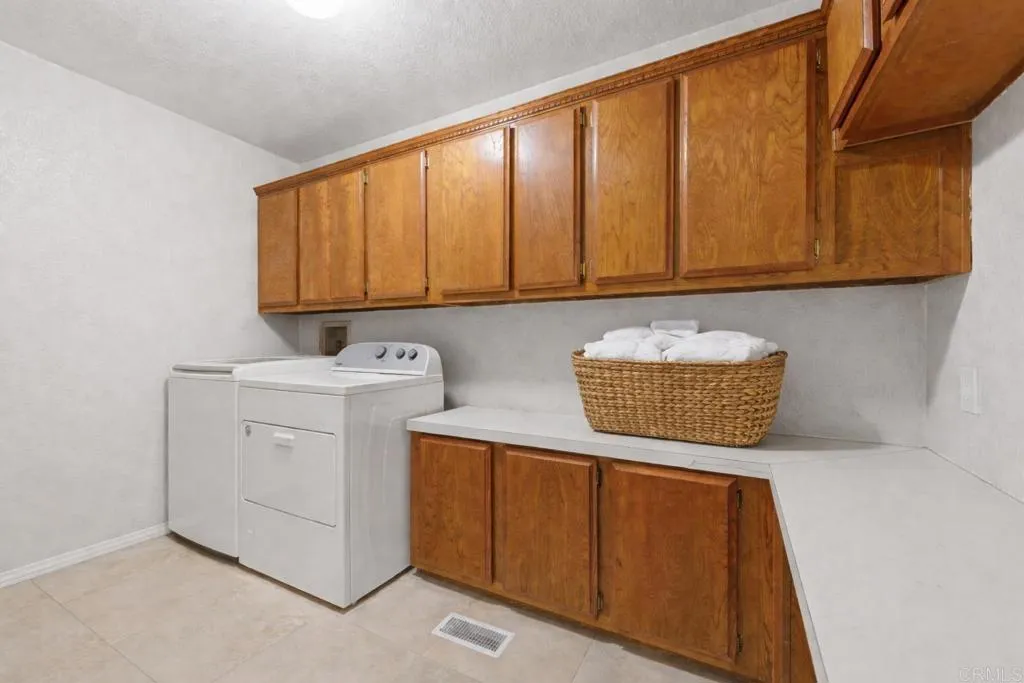 https://cdn.realtyfeed.com/cdn/127/306665871/99f11a021ea9399f25ec83bab274f0d1.webp