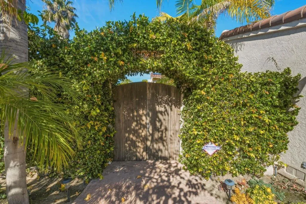 https://cdn.realtyfeed.com/cdn/127/306665873/04f53adb40fc24e9391b18dc9843e48a.webp
