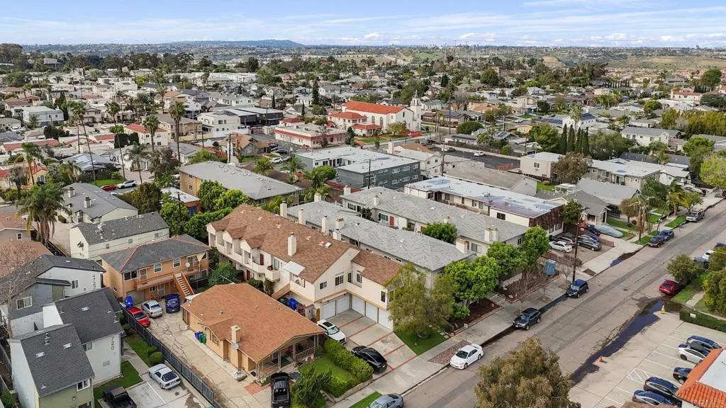 https://cdn.realtyfeed.com/cdn/127/306665949/0c6c65865551f924873ff5131d81c5c4.webp
