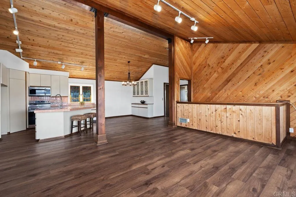 https://cdn.realtyfeed.com/cdn/127/306666007/253b35c4f668bc1082ad1e79d6402c63.webp