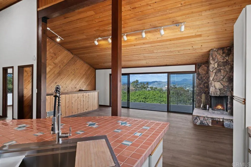 https://cdn.realtyfeed.com/cdn/127/306666007/a48c9c11785cf50c4f410ef84fd82380.webp