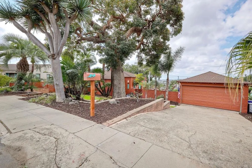 https://cdn.realtyfeed.com/cdn/127/306666011/1f8743f3481c0b8c3b6f05e3f055cdcf.webp