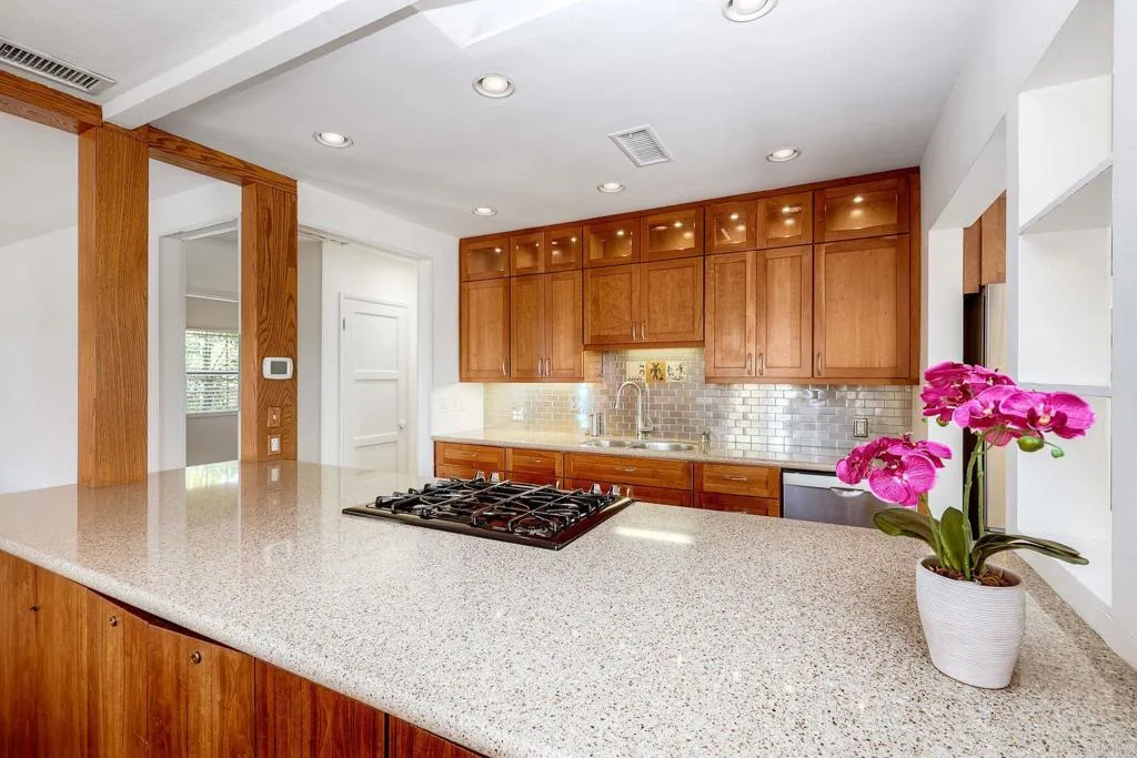 https://cdn.realtyfeed.com/cdn/127/306666011/4643ca3581c2e1763df7114c4dd03921.webp