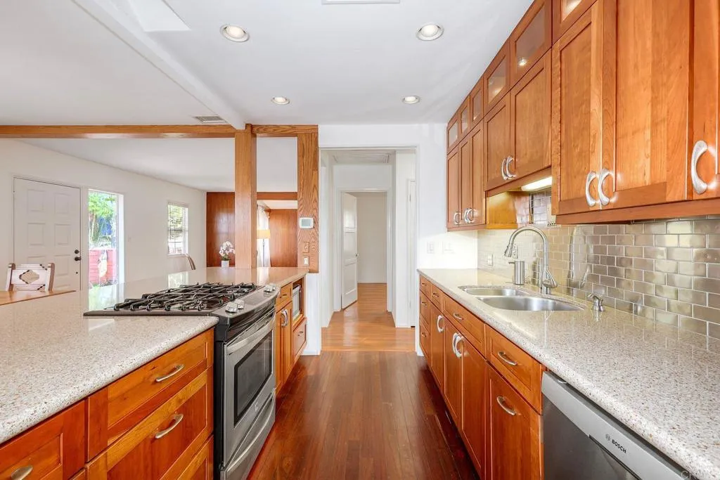 https://cdn.realtyfeed.com/cdn/127/306666011/6e996ee4eeaecf77eac667e86b1a1c68.webp