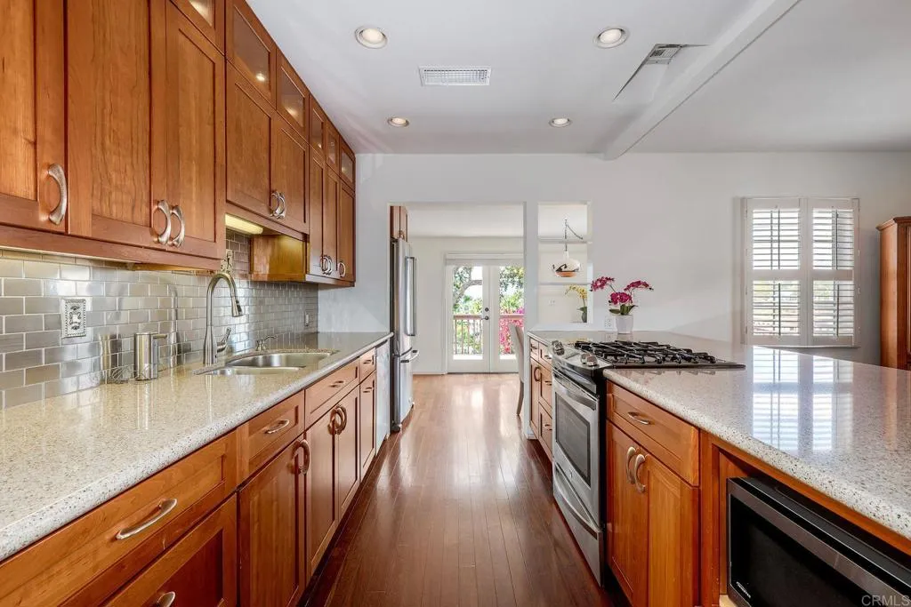 https://cdn.realtyfeed.com/cdn/127/306666011/d195360811db59fcacb3577bf0c259ca.webp