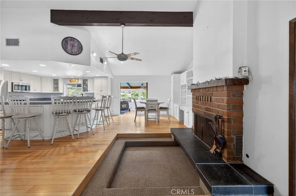 https://cdn.realtyfeed.com/cdn/127/306666018/41a4894fe99abef2e9d806d6538b088c.webp