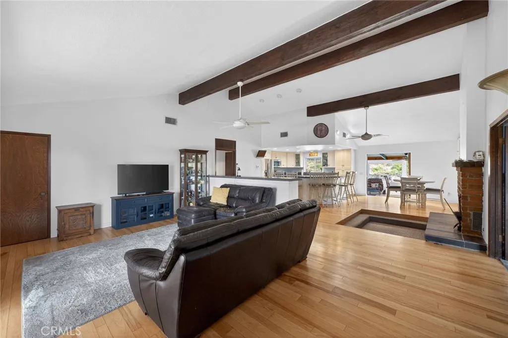https://cdn.realtyfeed.com/cdn/127/306666018/9045bd79d68911bf5909145febbb9402.webp