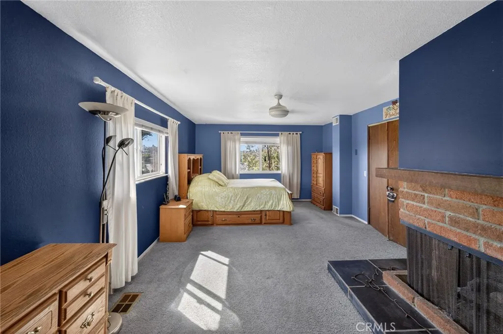 https://cdn.realtyfeed.com/cdn/127/306666018/aa8c8648cfae6bc3fe901a478f19b438.webp