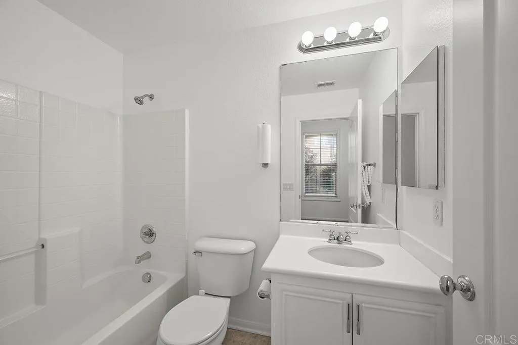 https://cdn.realtyfeed.com/cdn/127/306666060/7cb8e9de1ccf49a3e533fde0d573facd.webp