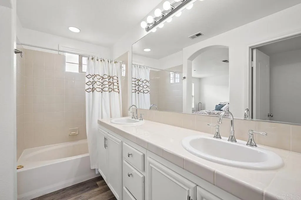 https://cdn.realtyfeed.com/cdn/127/306666060/c9595c4a77389b90ea99a79e86aa75cc.webp