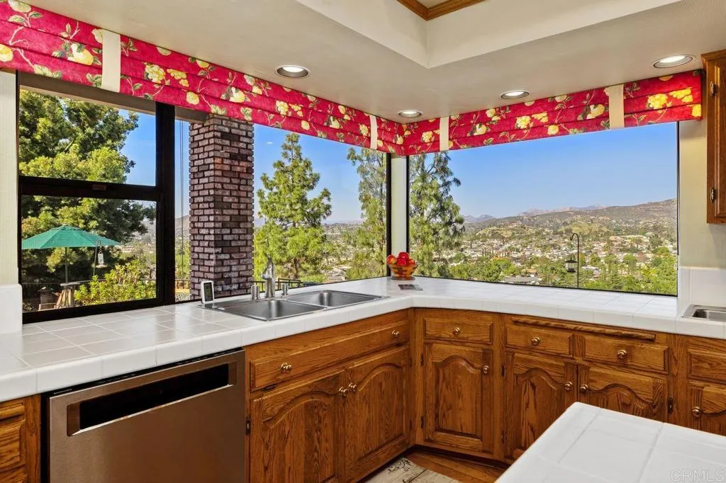 https://cdn.realtyfeed.com/cdn/127/306666130/bf8fded2a5e4627e57443b2a6e1227d0.webp