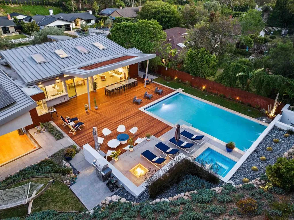 https://cdn.realtyfeed.com/cdn/127/306666206/8af45097a4d0f3183cff86dad9b6019d.webp