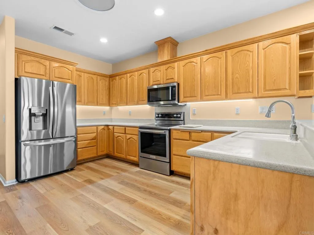 https://cdn.realtyfeed.com/cdn/127/306666329/0ba41c6f35af9c4c4170a6f82571d386.webp