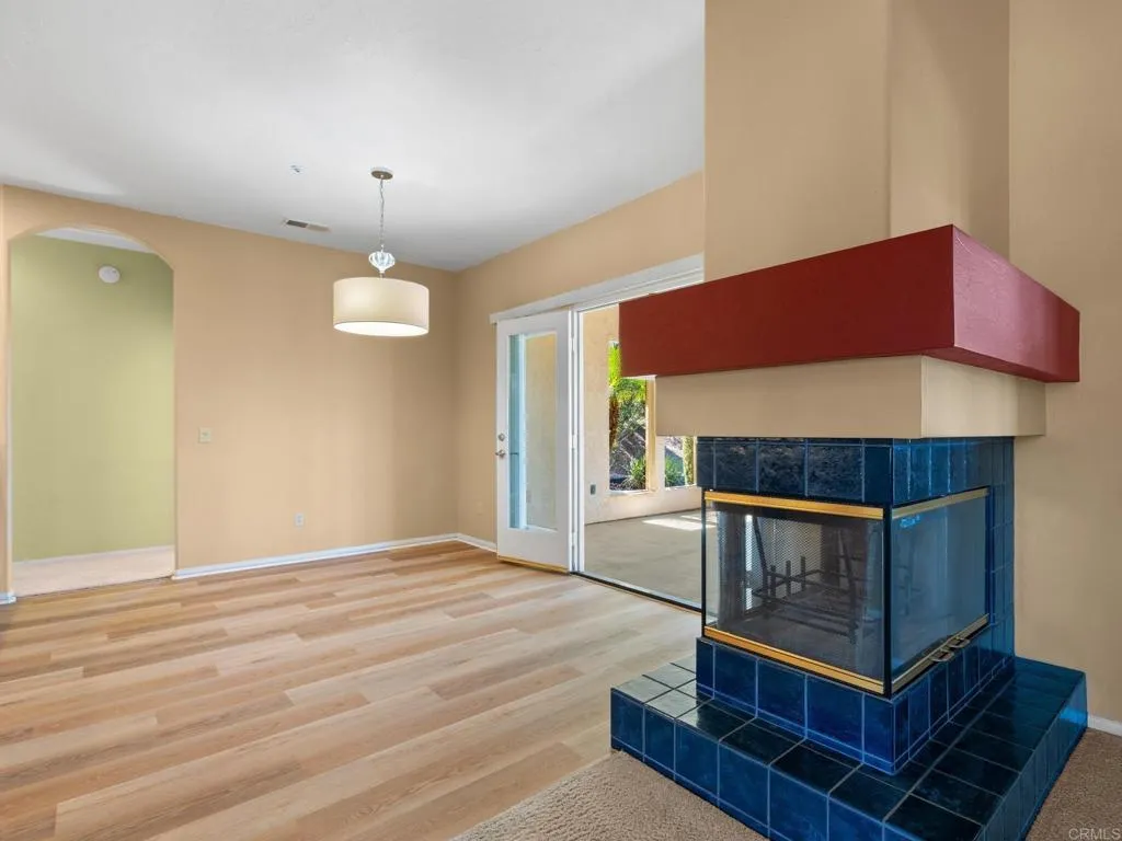 https://cdn.realtyfeed.com/cdn/127/306666329/44bb55642a1d91de256d5f32c01fc8e3.webp