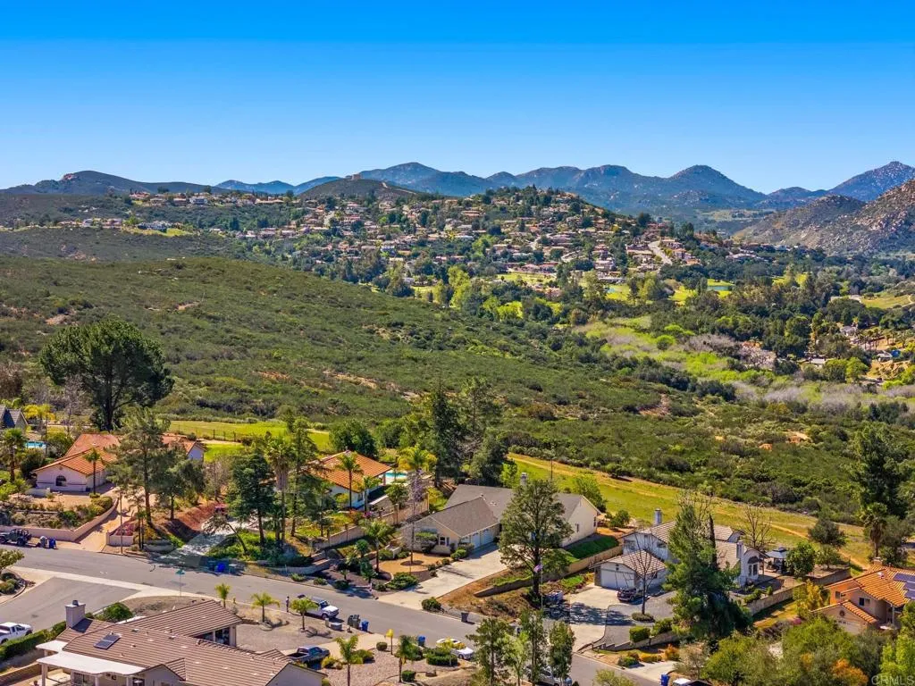 https://cdn.realtyfeed.com/cdn/127/306666329/7c7b85e02477638c28ad4502e1632cc9.webp