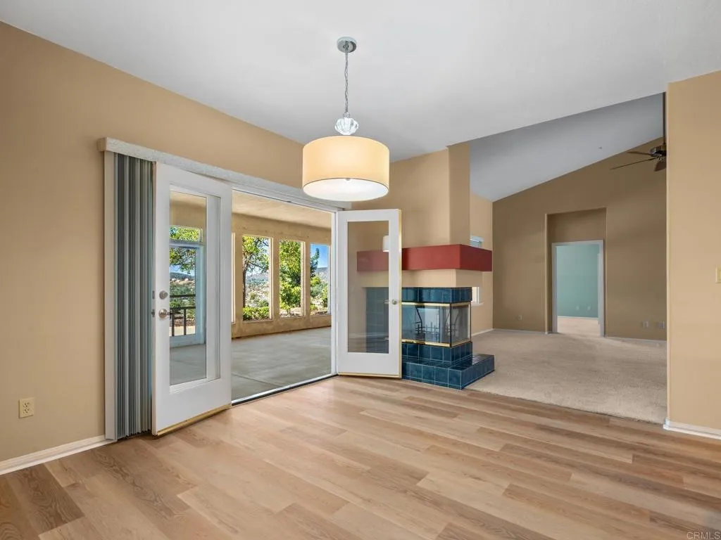https://cdn.realtyfeed.com/cdn/127/306666329/811db3a389411cb9e3a0d8914a269ec0.webp