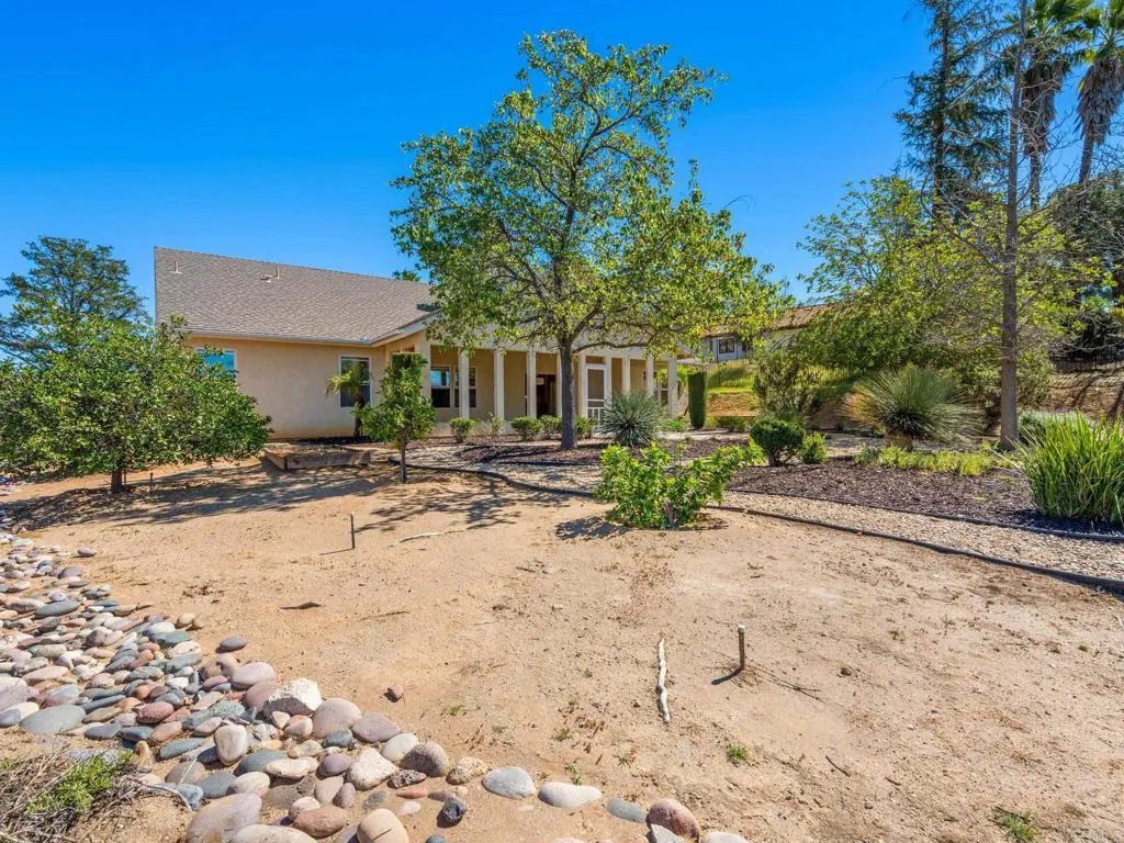https://cdn.realtyfeed.com/cdn/127/306666329/99284f40937eb40de46c798b567b3fea.webp