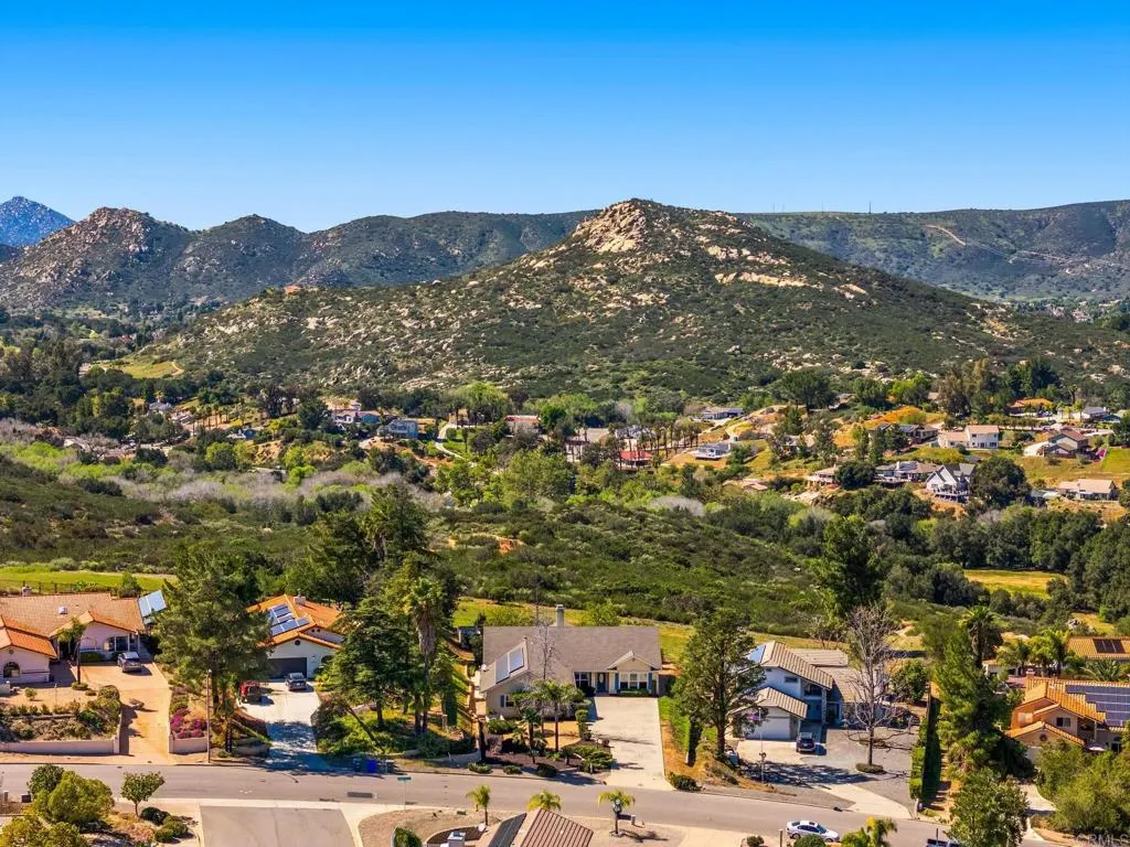 https://cdn.realtyfeed.com/cdn/127/306666329/9d964b18743e4a4cb8b664bb31bb4395.webp