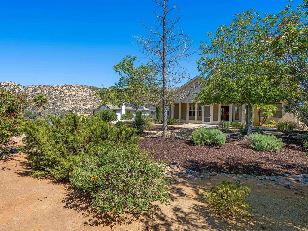 https://cdn.realtyfeed.com/cdn/127/306666329/ec8caec382787f7817c38f1125dbe981.webp