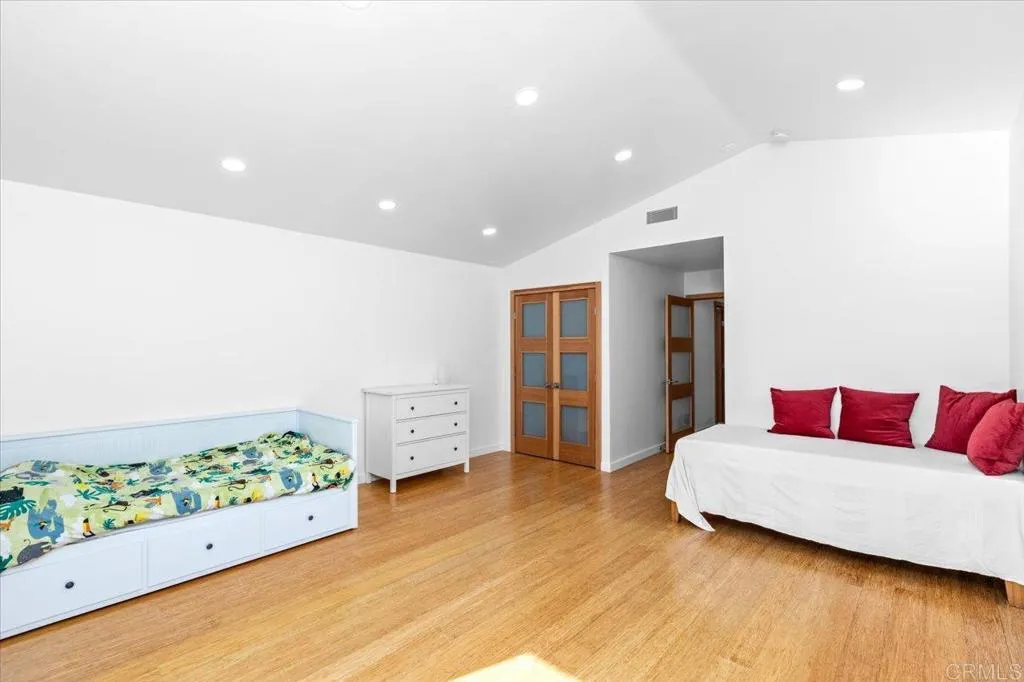 https://cdn.realtyfeed.com/cdn/127/306666533/2f74d57a6c62f5b9a5364133963994d4.webp