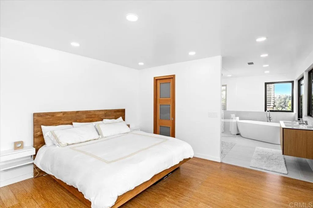 https://cdn.realtyfeed.com/cdn/127/306666533/822803082f92c822df1465906a8ad833.webp