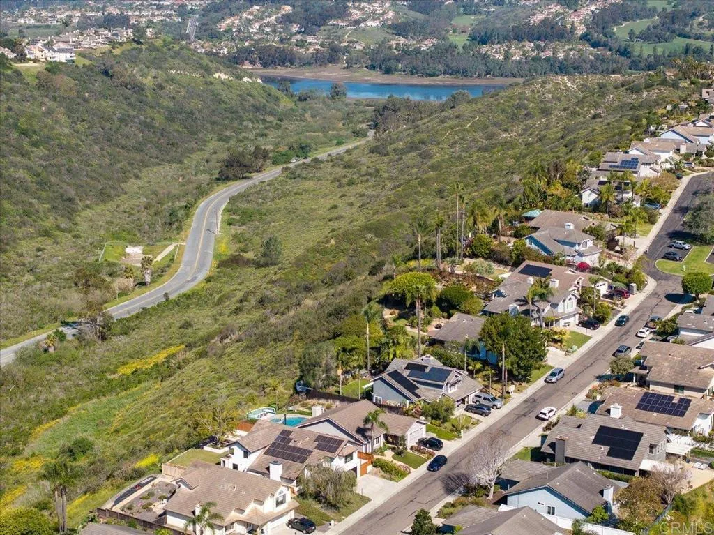 https://cdn.realtyfeed.com/cdn/127/306666533/829f173d2ff07a5d3405a45e469d46ba.webp